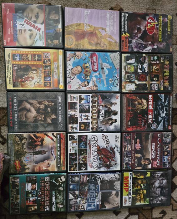 DVD та CD диски з фільмами та мультфільмами