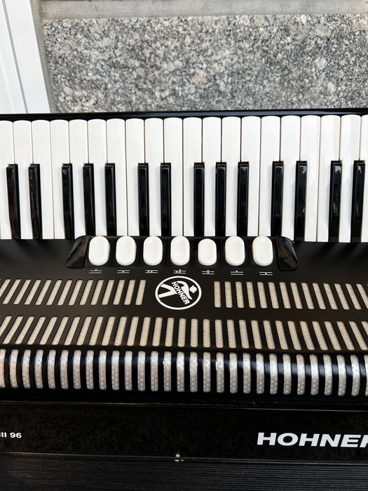 HOHNER Bravo III 96 baixos