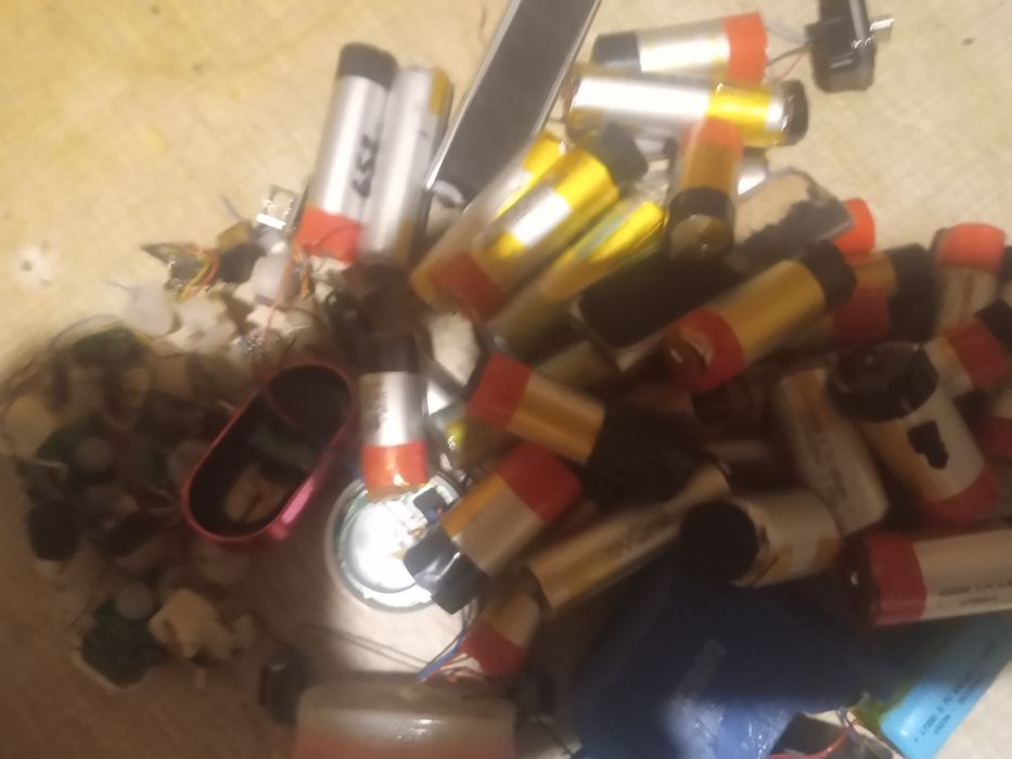 Аккумуляторы с зарядкой  30 шт.