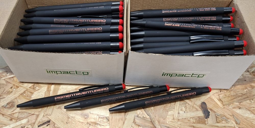 Esferográficas de alumínio com touch vermelho. ( várias cores disp.