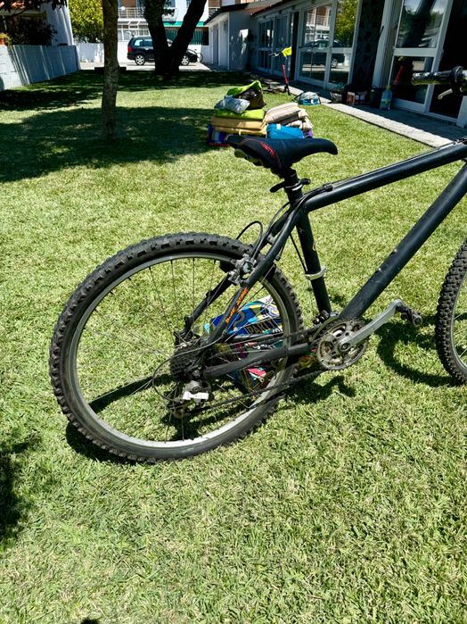 Bicicleta BTT preta