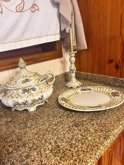 Serviço de mesa trabalhado