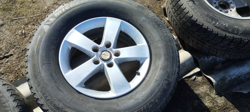 Продам зимову резину Micheline 255/70 R16