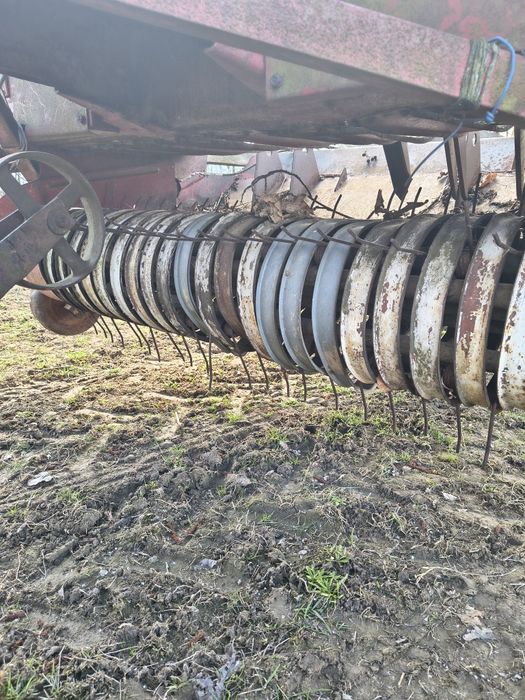 Sprzedam przyczepę samozbierającą z nożami