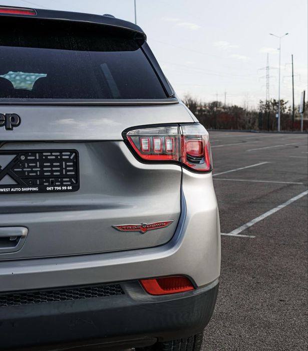 Продам машину jeep compas trailhawk