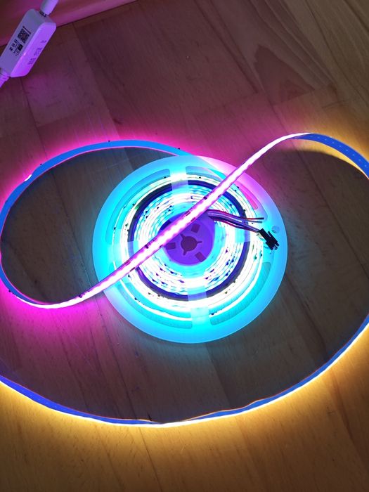 Taśma LED COB RGBIC 5 m – NEON 576 LED/m WS2811 12 V Smart WiFi Nowa