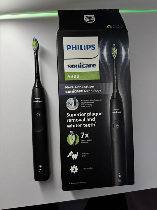 Електрична зубна щітка Philips Sonicare 5300