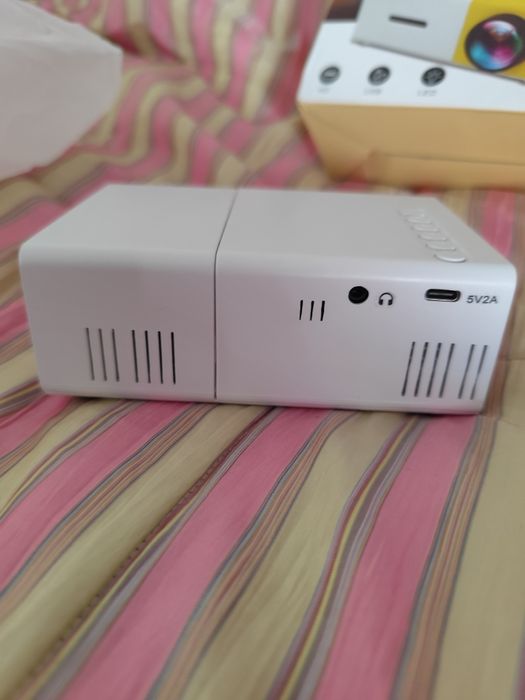 Portable LED Mini Projector454264237536716803