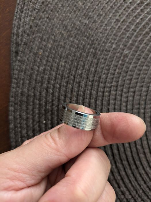 Piękna uniwersalna Obrączka gruba masywna z krzyżem i grawerem