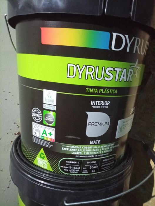 plástica vinílica mate da marca Dyrup (modelo Dyrustar) é indicada para uso em interiores.