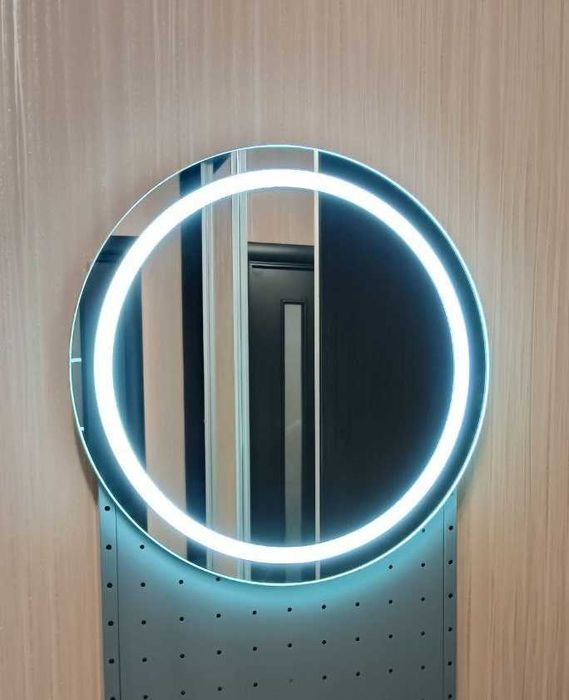 Дзеркало з LED підсвіткою / Зеркало с лед подсветкой в ванну в рамке