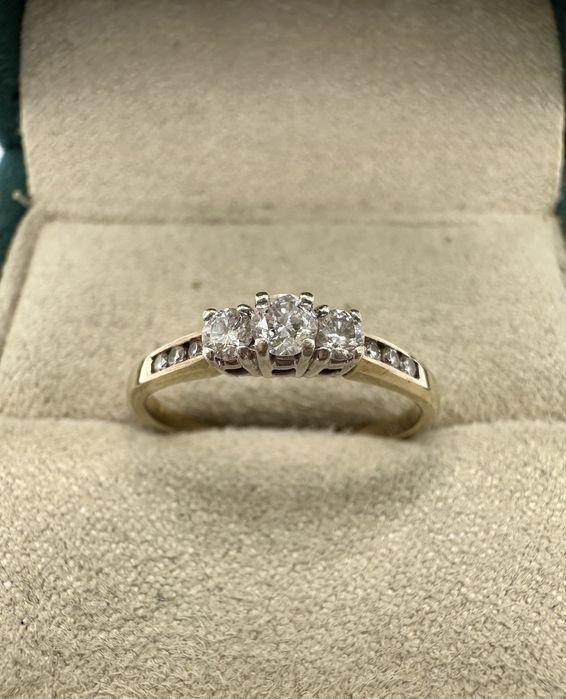 Złoty pierścionek z diamentami 0,36ct Si1/H-J