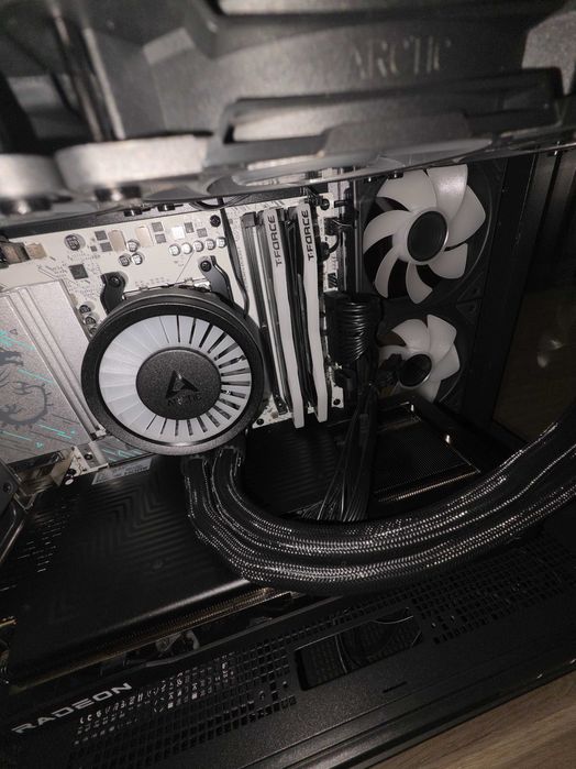 PC GAMING.