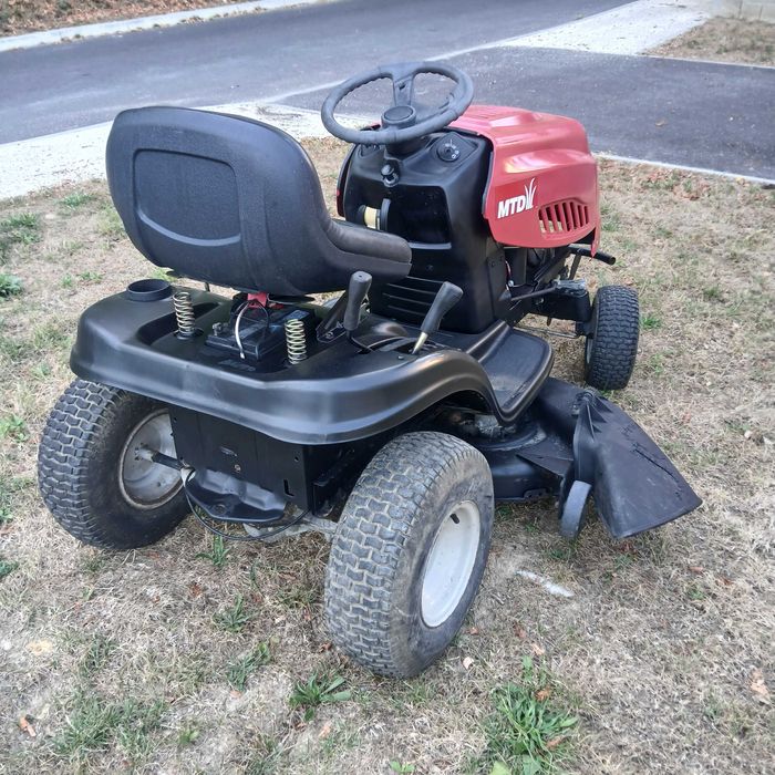 Tractor corta relva