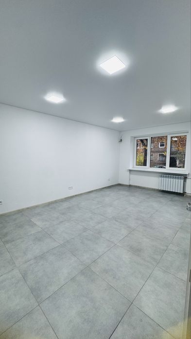 2-ка під бізнес в прохідному місці біля ринку