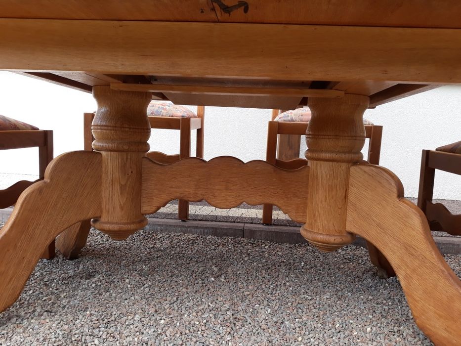 Stół dębowy z krzesłami