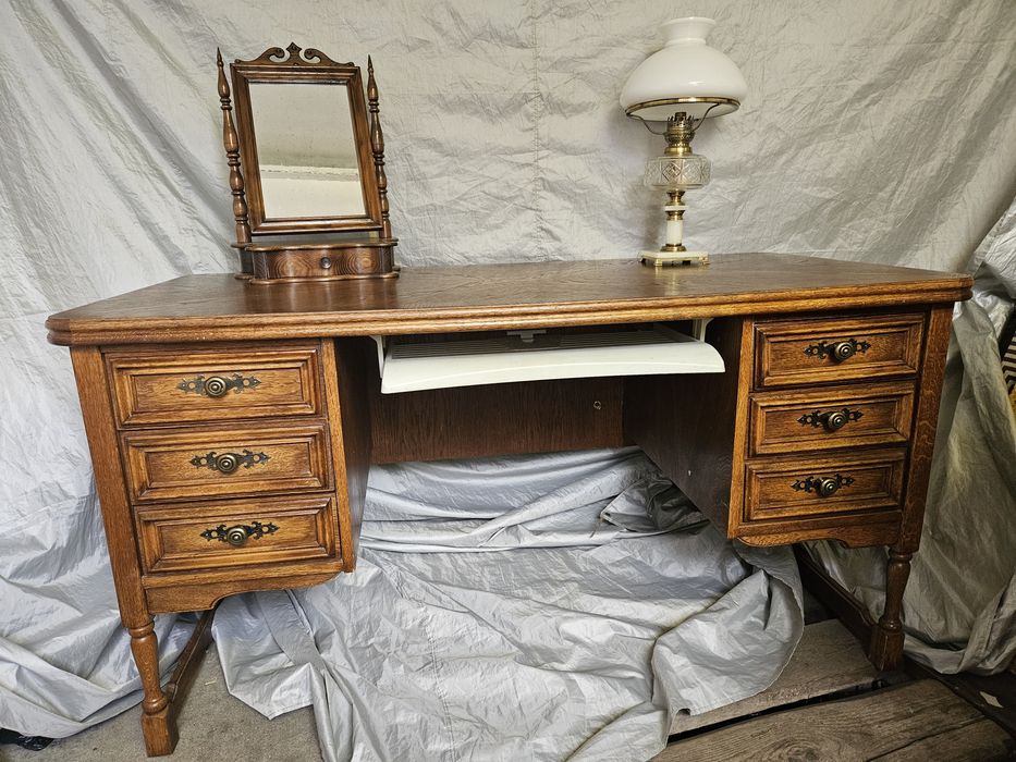 Sprzedam  dębowe biurko