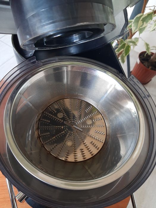 Соковыжималка Elenberg JE 818