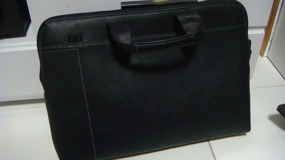 Сумка для ноутбука RivaCase 8930 Black 15.6"