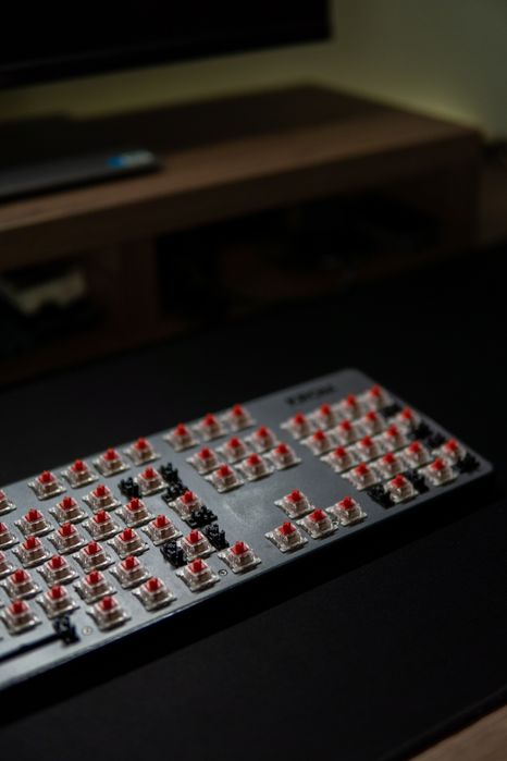 Teclado Mecânico KROM Kernel (Switches Vermelhos) - Como Novo