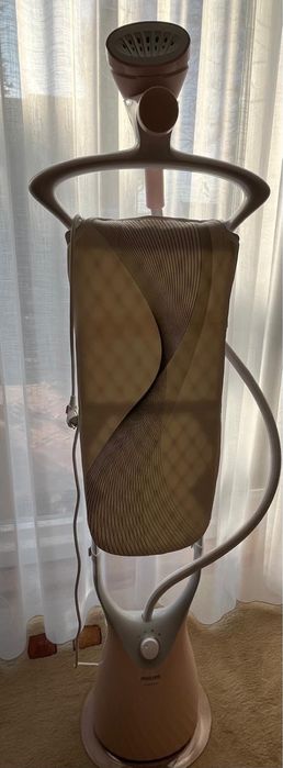 Parownica do ubran Philips GC524