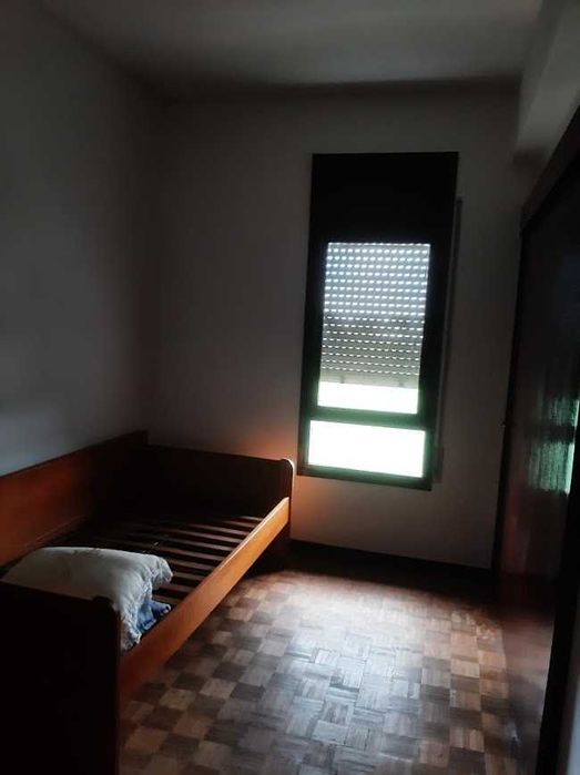 Aluga-se quarto no centro de Águeda