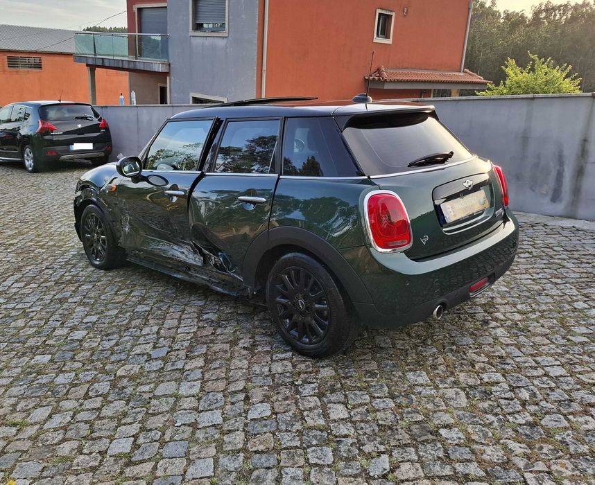MINI 5 Portas Cooper D Apenas 121 Mil kms de 2017