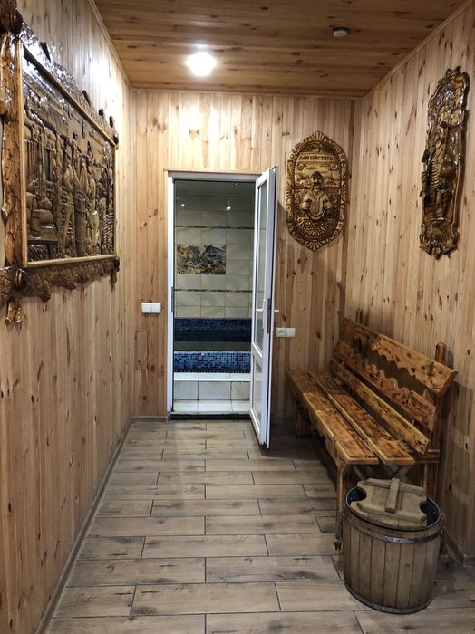 Великий будинок, лазня , басейн.