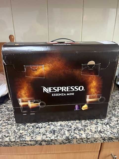 Máquina café Nespresso Nova