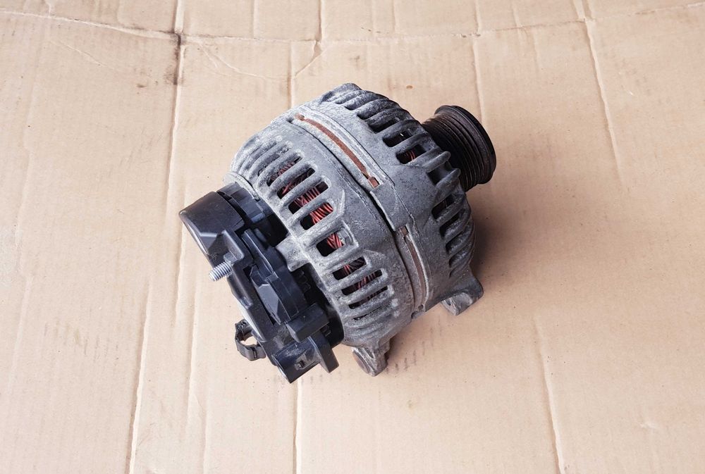 AUDI Alternator 06F903023J Nowy OE