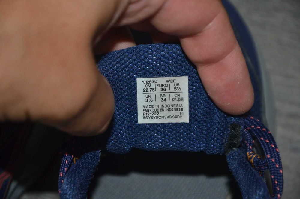 Продам кросівки Фірма ASICS.