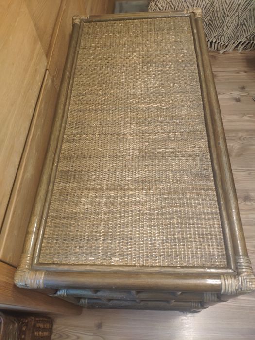 Rattanowa komoda na kółkach
