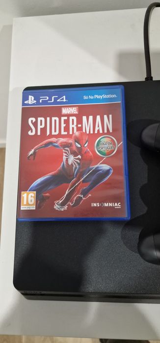 PS4 Slim 500GB + comando original + jogo