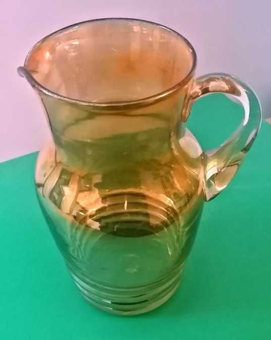 Caneca em vidro cebola, soprada, antiga