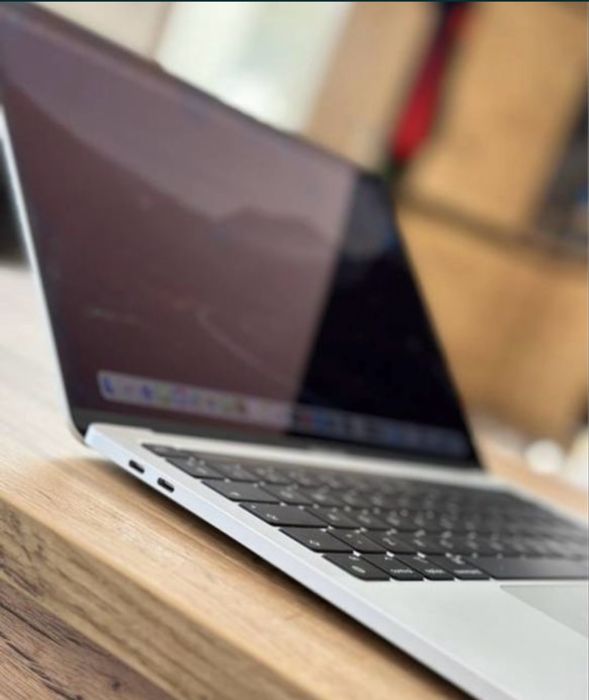 Macbook Pro 13 cali M1 2020 stan idealny