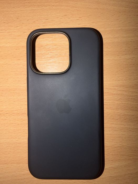 Оригінальний чохол на iphone 16 pro