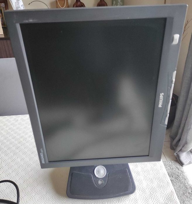 Monitor Philips 15" com colunas integradas na base