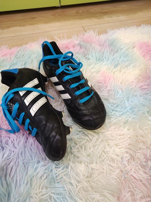 Buty, korki do piłki nożnej dla chłopca r.29