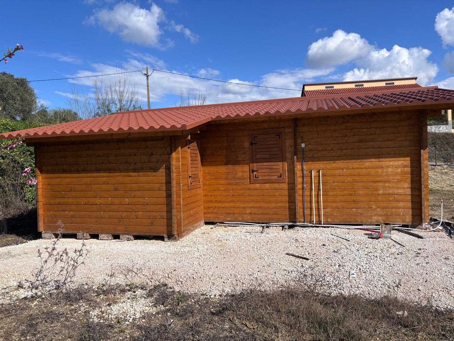 Casa de Madeira –  Estrutura Desmontável (Nova, Nunca Utilizada)