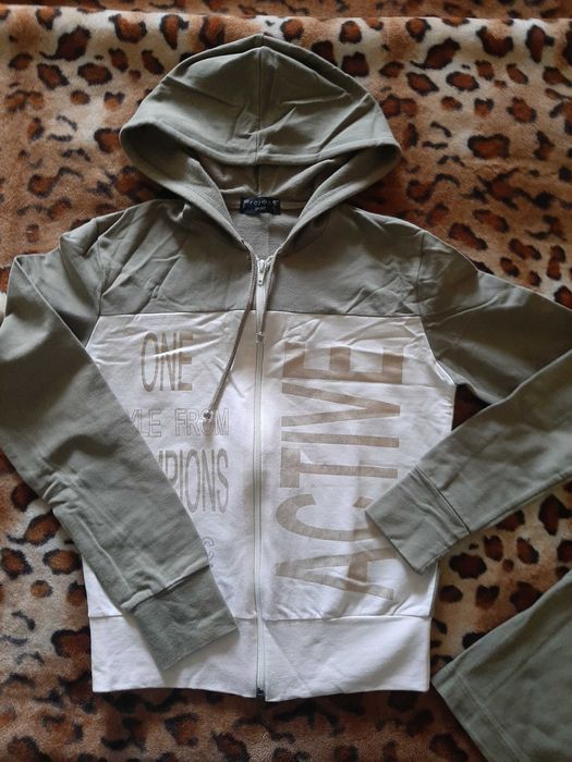 Костюм спортивний