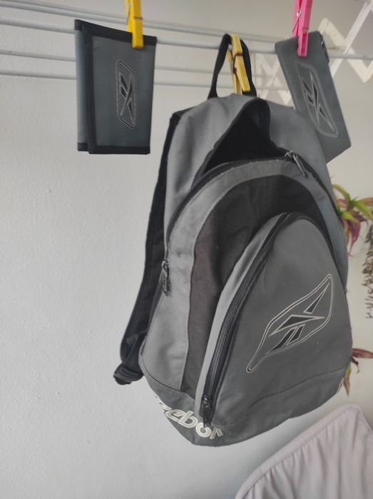 Mochila com bolsa e carteira