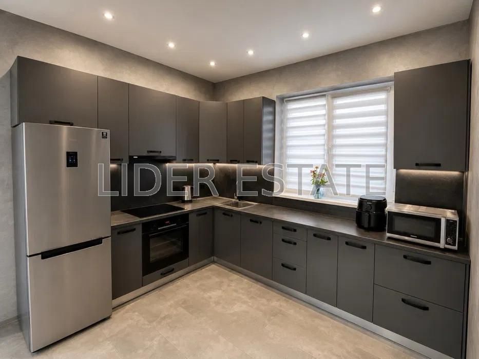 Продаж сучасного будинку 3 спальні, 140 м², 8 соток | район Паланок, Мукачево