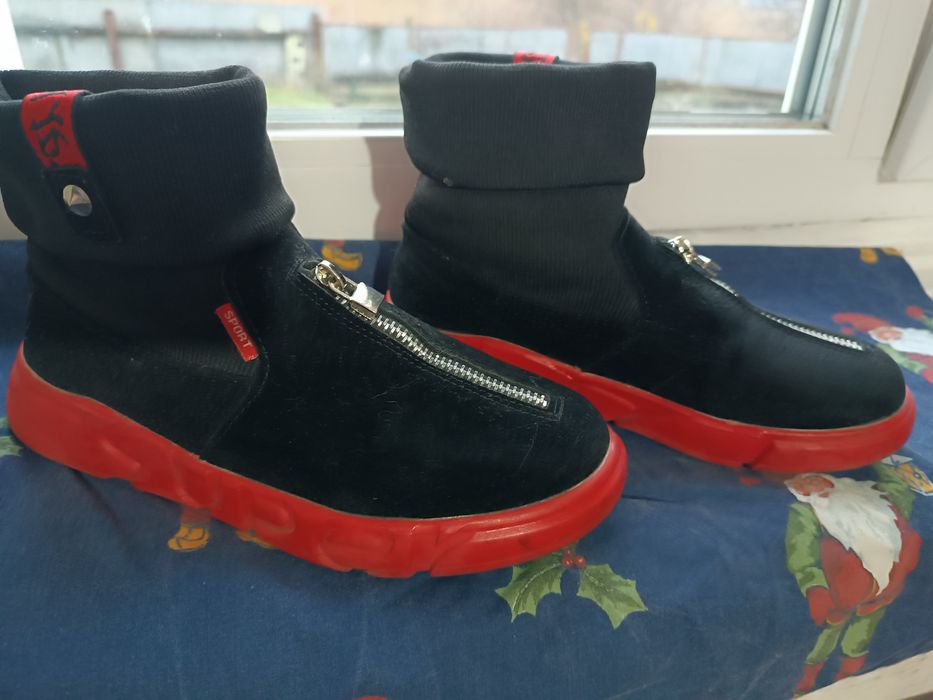 Чоботи , черевички