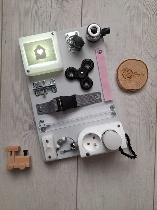 Tablica manipulacyjna z kontaktem i lampką, zabawka edukacjyna