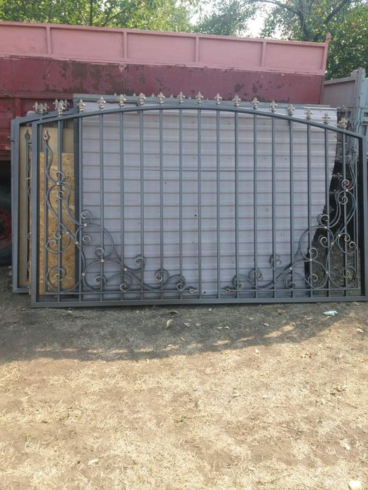 Продам секції забору , нові .