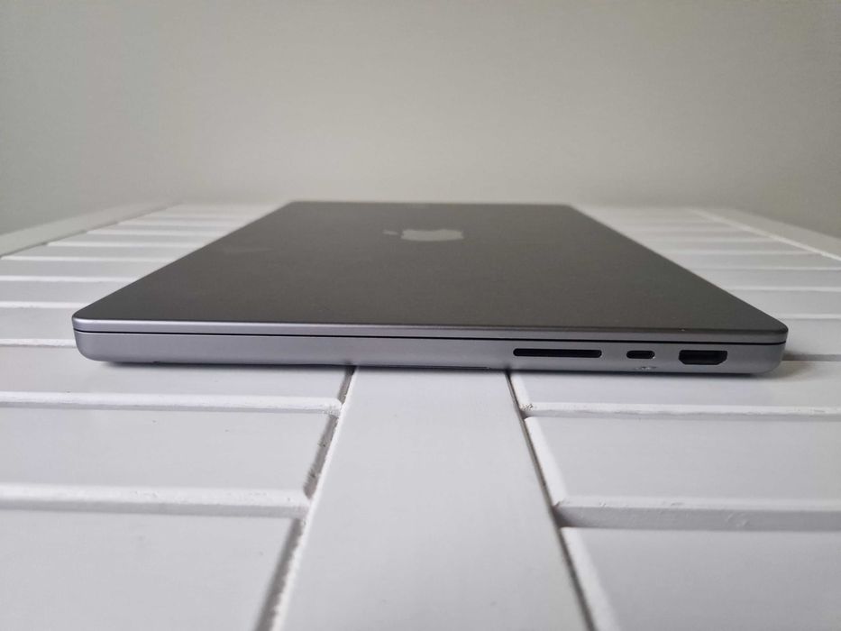 2021 Apple MacBook Pro 14 / M1 Pro / 16 / 512 / АКБ - 83 циклів / стан нового (10 / 10)