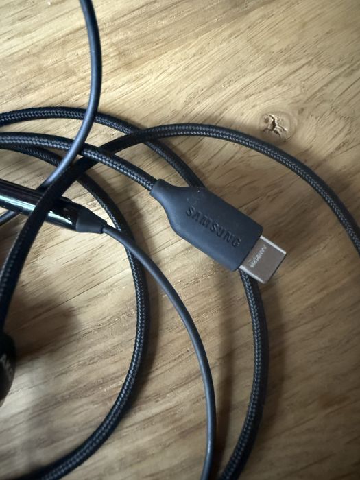 Samsung Wireless Charger Trio — бездротова зарядна станція