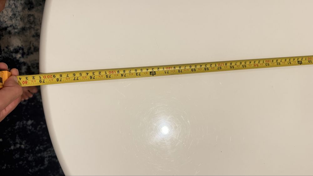 Mesa de jantar oval branca