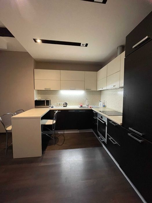 Большая семейная квартира 130м 6 этаж. Теплый дом, парковка во дворе.