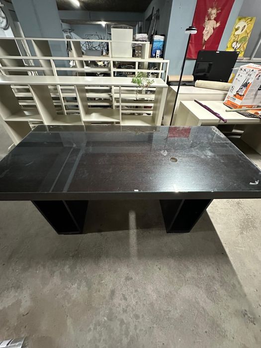 Mesa em scupira com forra de tampo em vidro